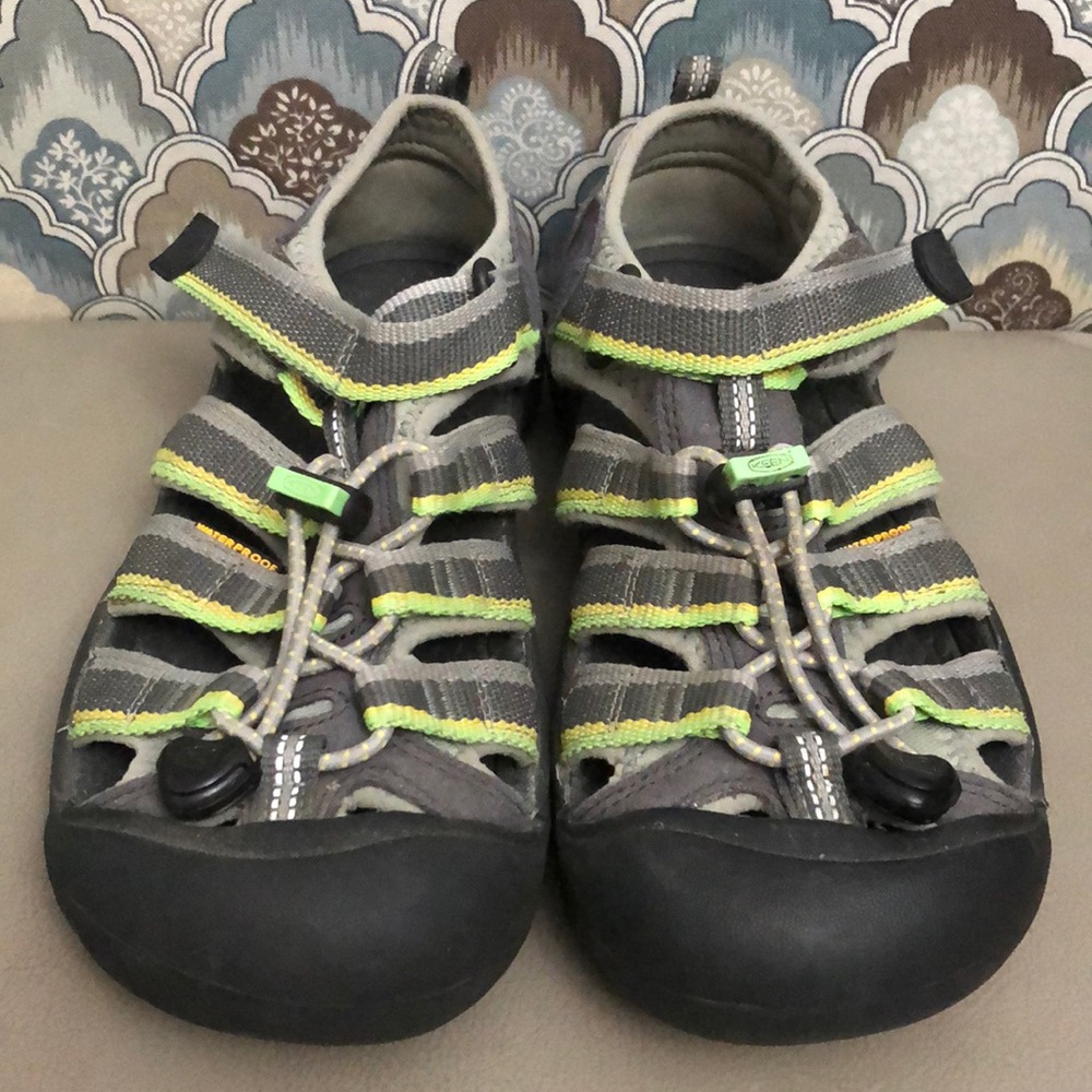 Keen kids size 3